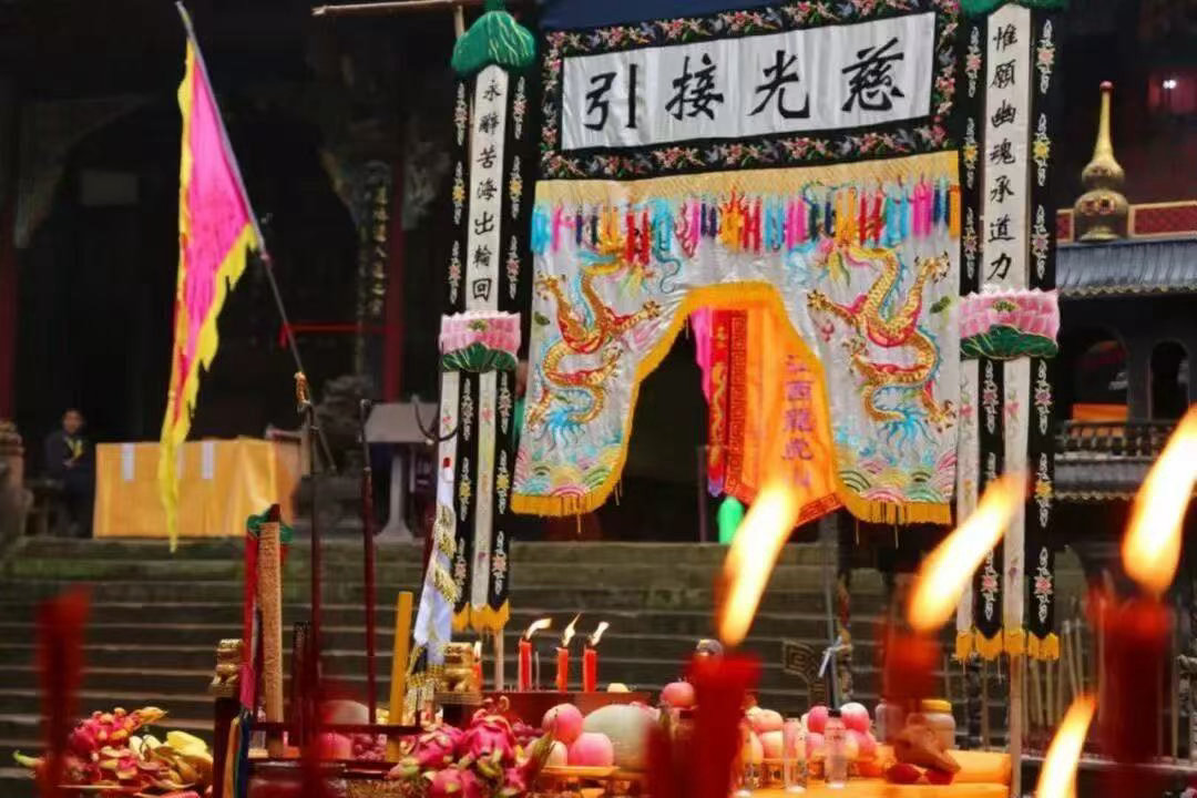 民俗多听肖老道 祭孤科仪又称祭孤施食，是济度无主孤魂、安抚旷野怨鬼的专项科仪，与