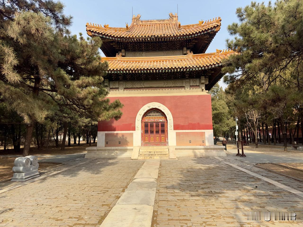 我发现以后无论去哪里旅游都不用花钱请导游了，遇到不懂的东西直接拍照给AI看看，它