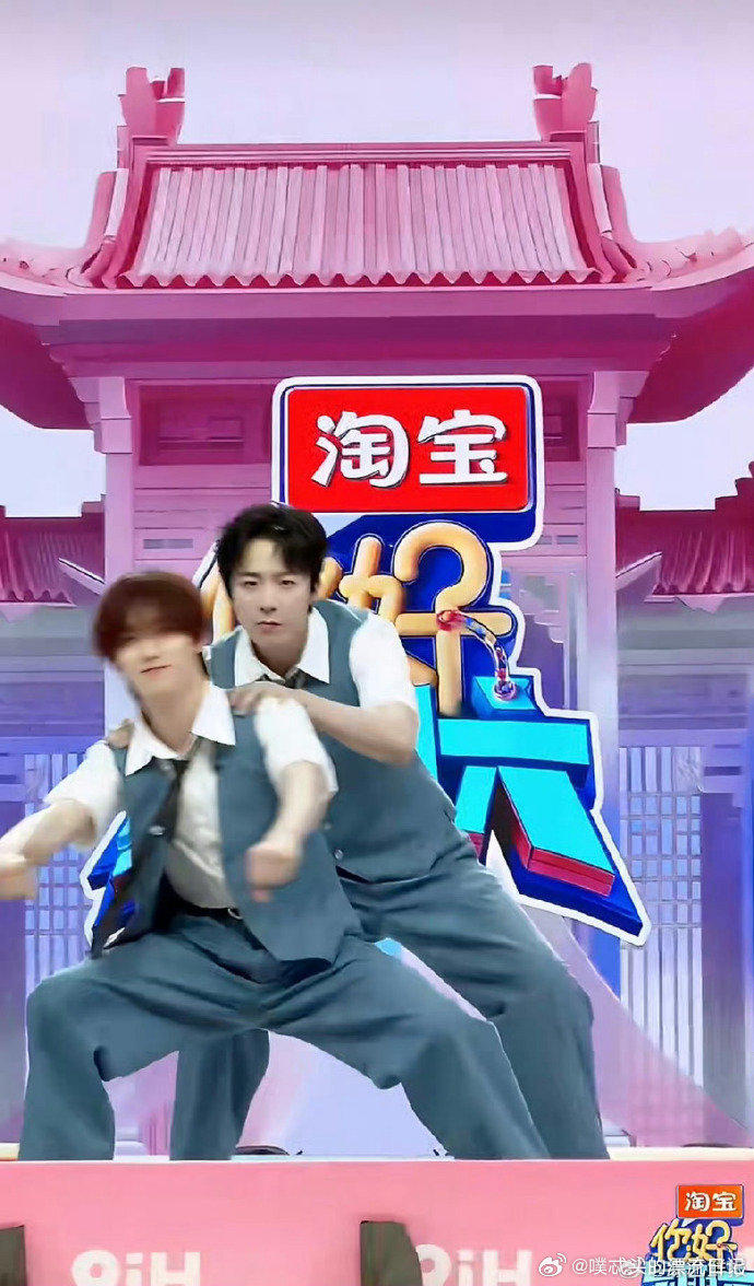 刘宇宁丁程鑫cha了摩托摇谁不想坐刘宇宁丁程鑫的摩托后座你好星期六长腿男神的摩托