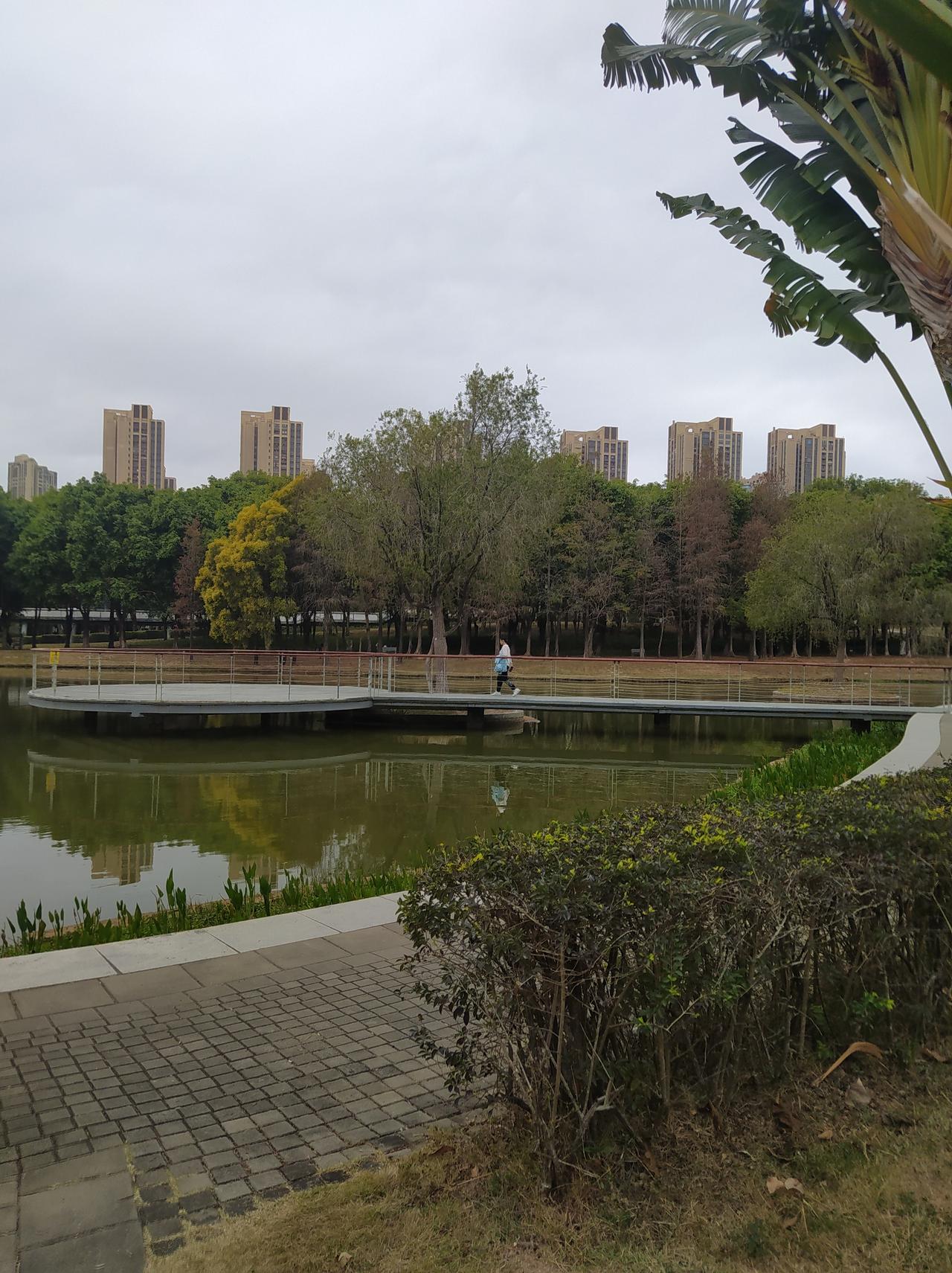 晒图笔记大赛这个公园很寂静，很宁静，走在公园里面心情特别的寂静，特别的好。