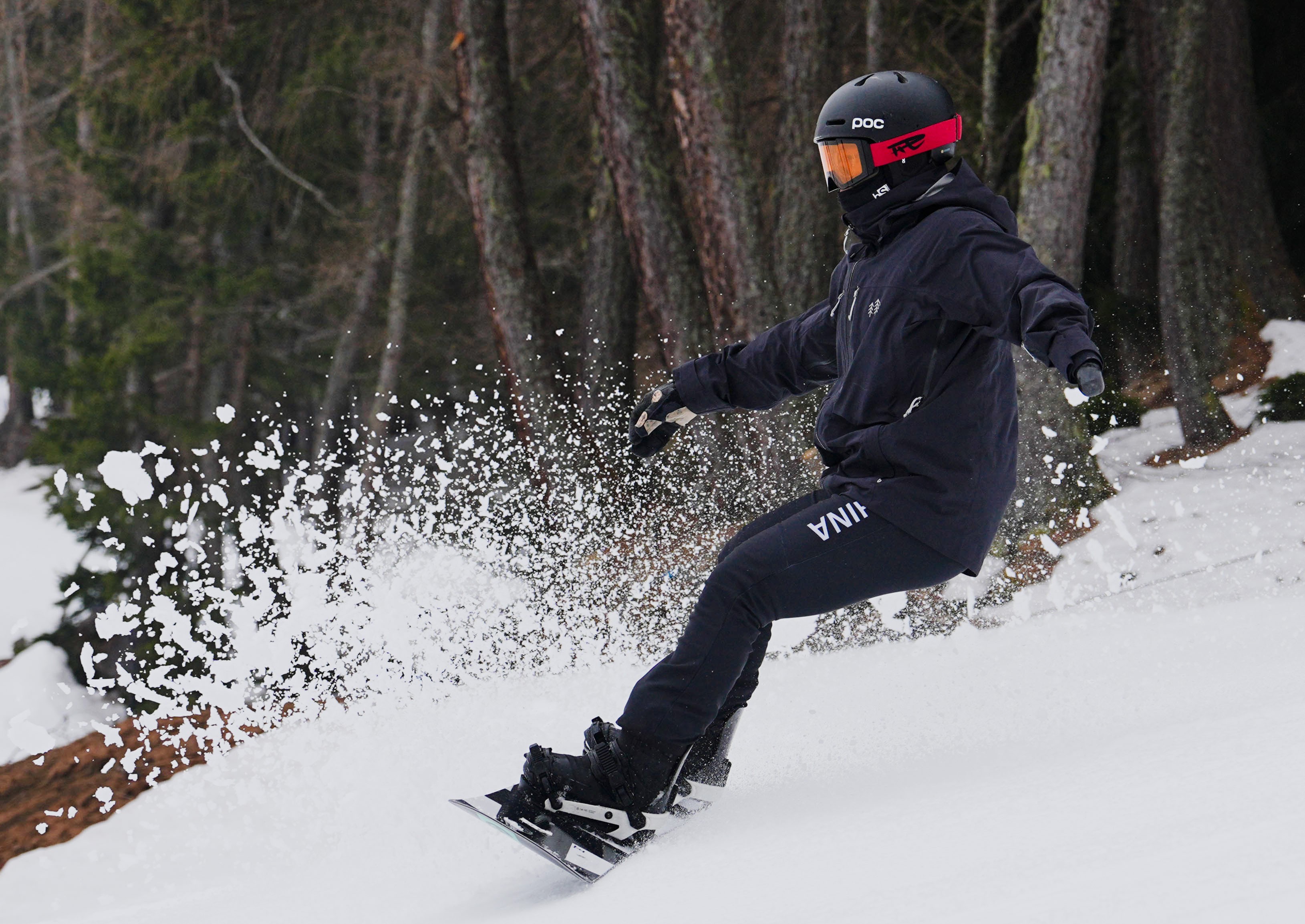 米兰-冬残奥会即将开幕，中国体育代表团残奥单板滑雪队在意大利科尔蒂纳进行赛前适应
