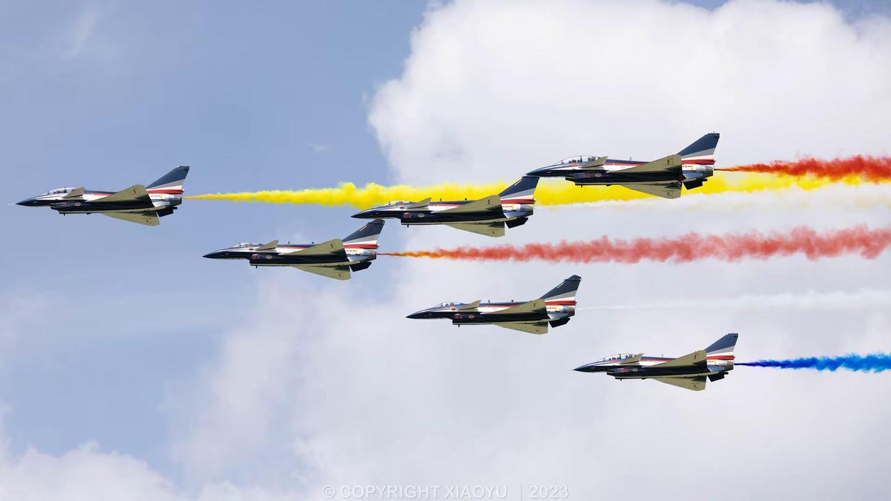 鹰击长空 剑指苍穹 二十八载 国之脊梁。J10首飞28周年🎉🛫98年3月23