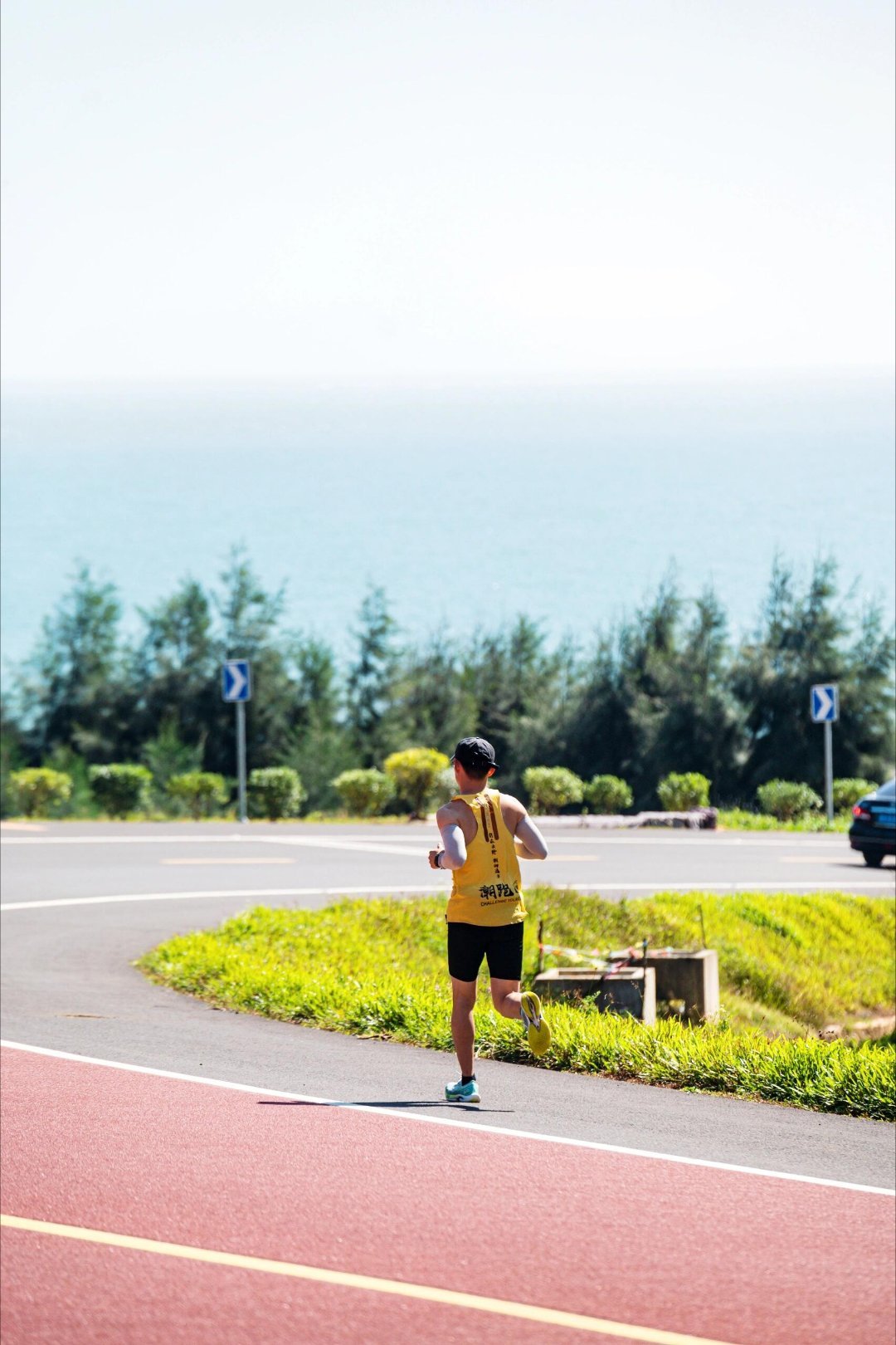 我的主场  | 脚步丈量世界，奔跑唤醒清晨。血液加速奔腾，思绪逐渐澄明，跑出生活