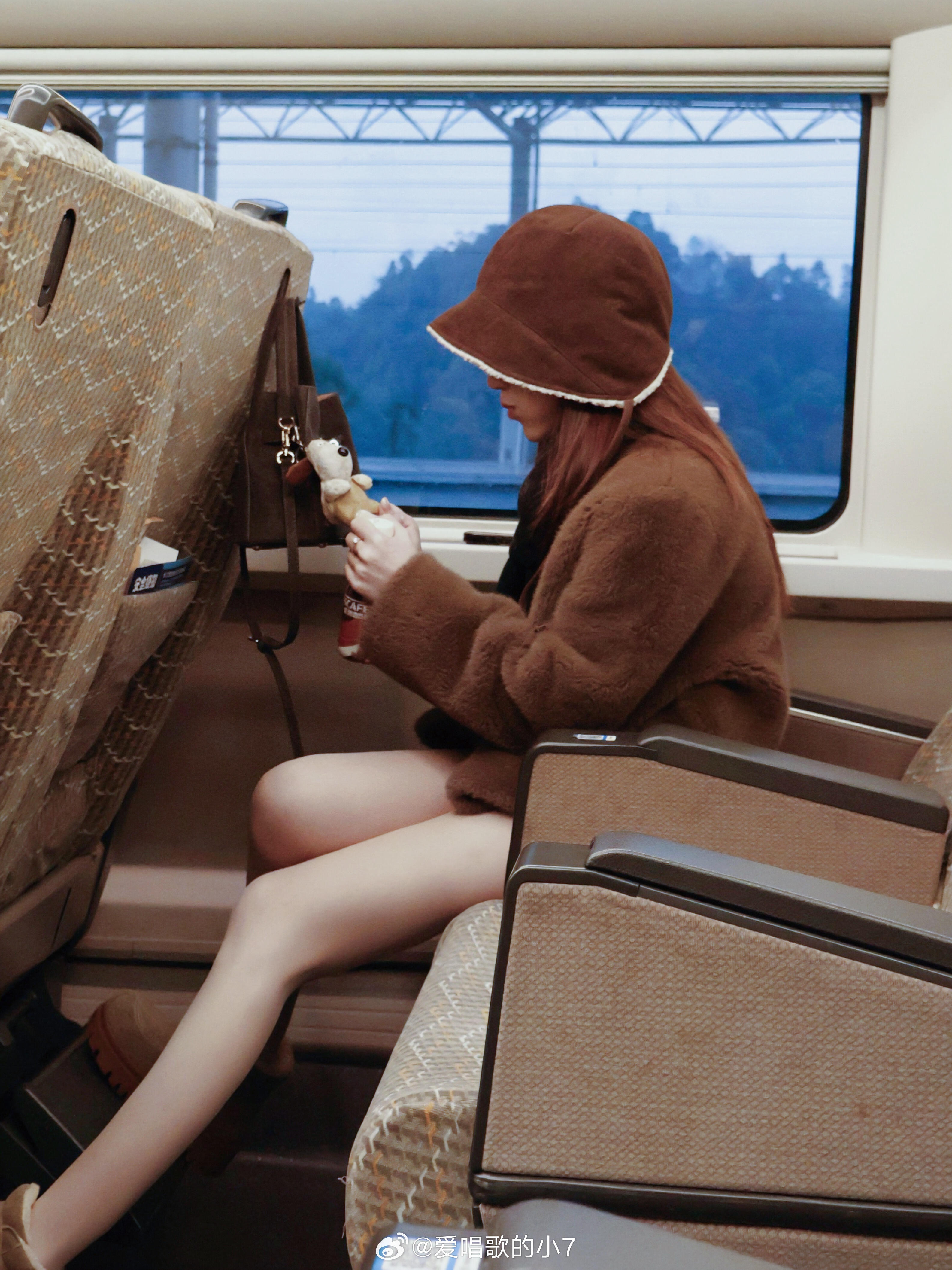 走在路上 看归家的人儿 