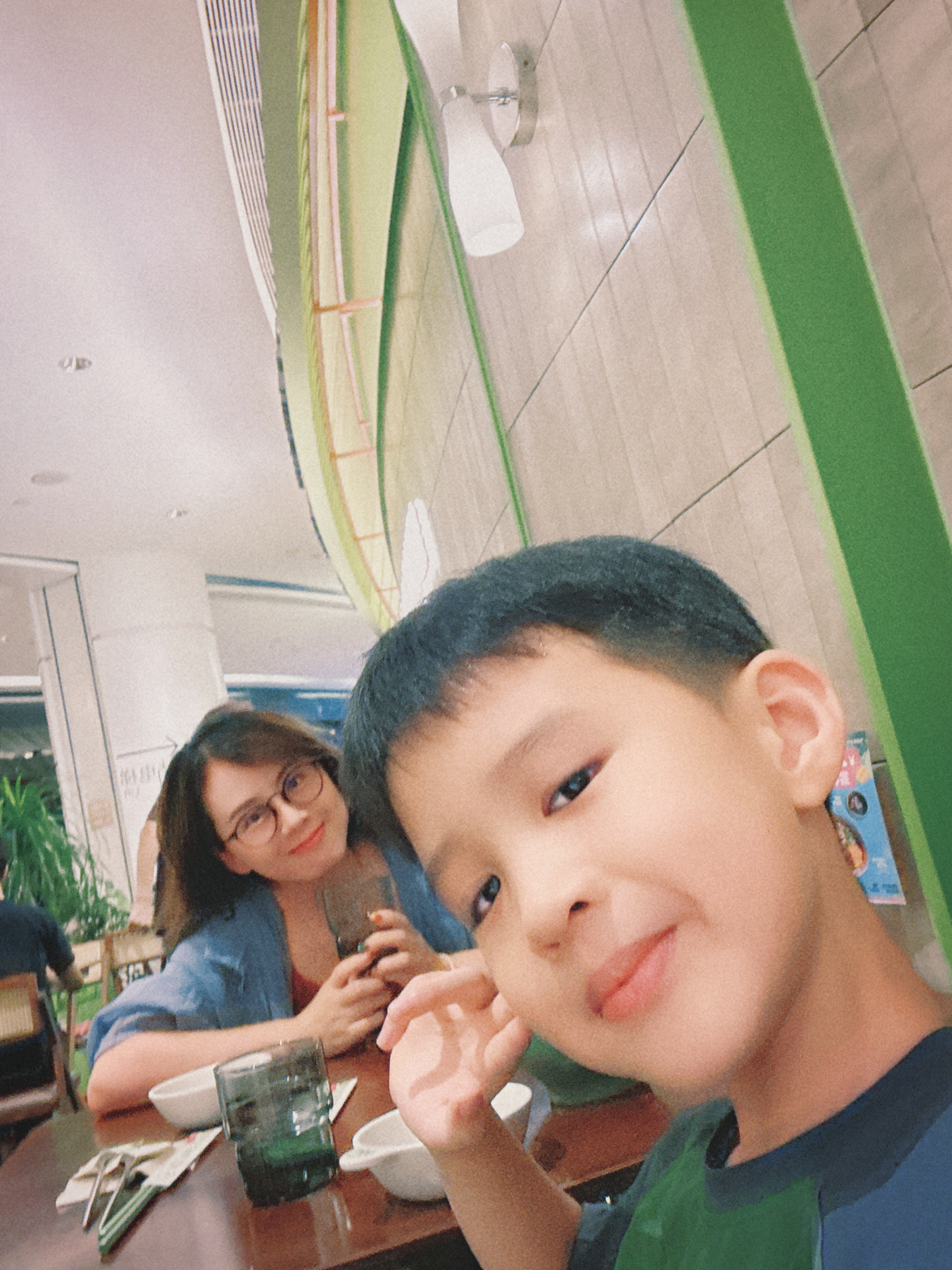 六一适合中大奖中了一只胡迪嘉嘉说放假有这个玩具总动员这电影可以带它一起去看这个中