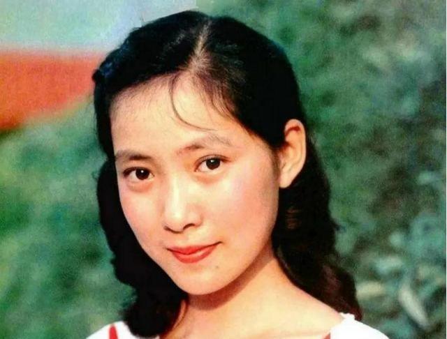 “保姆卷走我家十几万？”沈丹萍掀开保姆被褥的瞬间，双手都在发抖——被子里没有现金