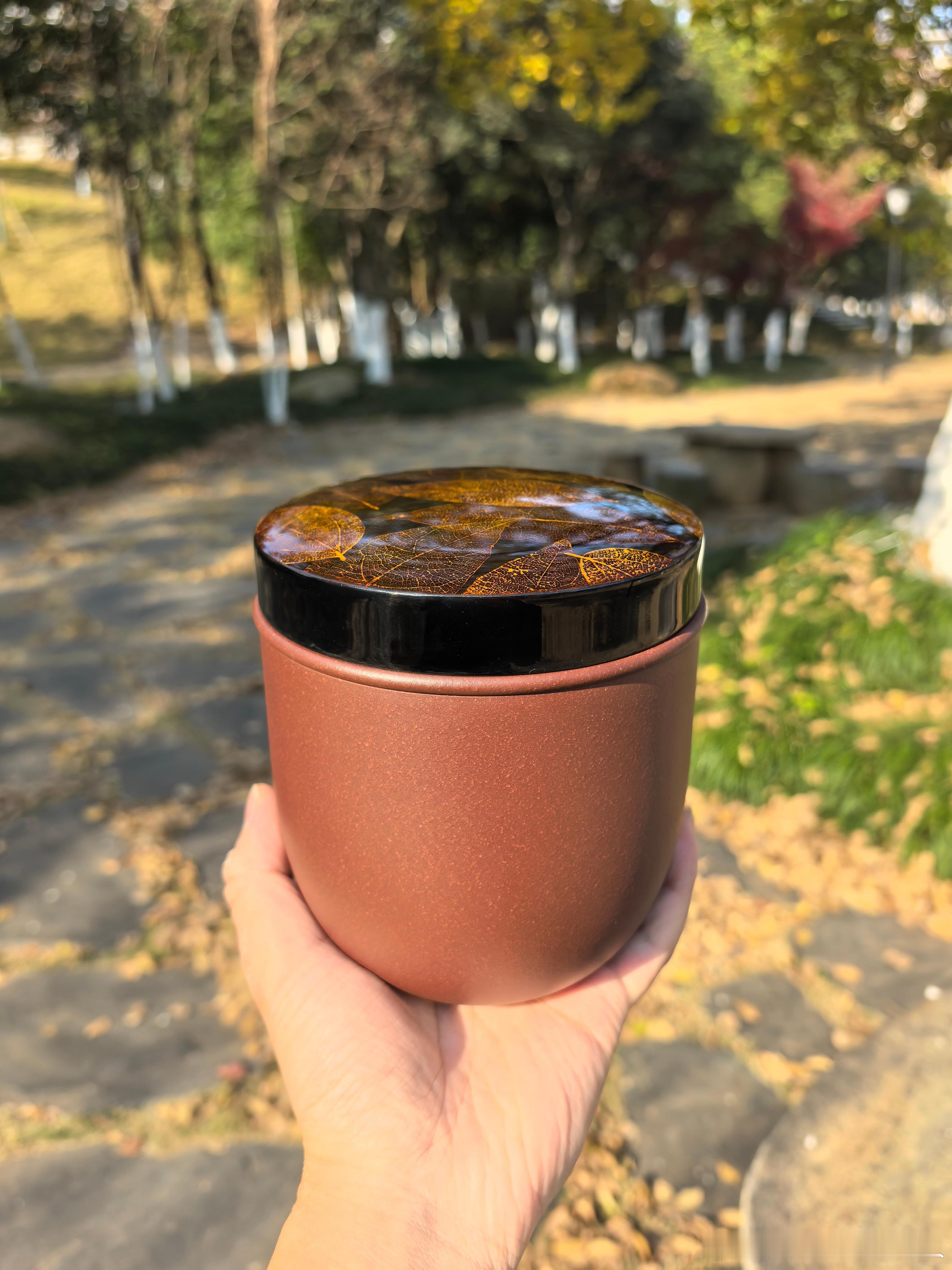 悟秋大漆茶罐这个是明天要上架的这几天陆续出货前面几个月开始刷的茶器这款会比较便宜