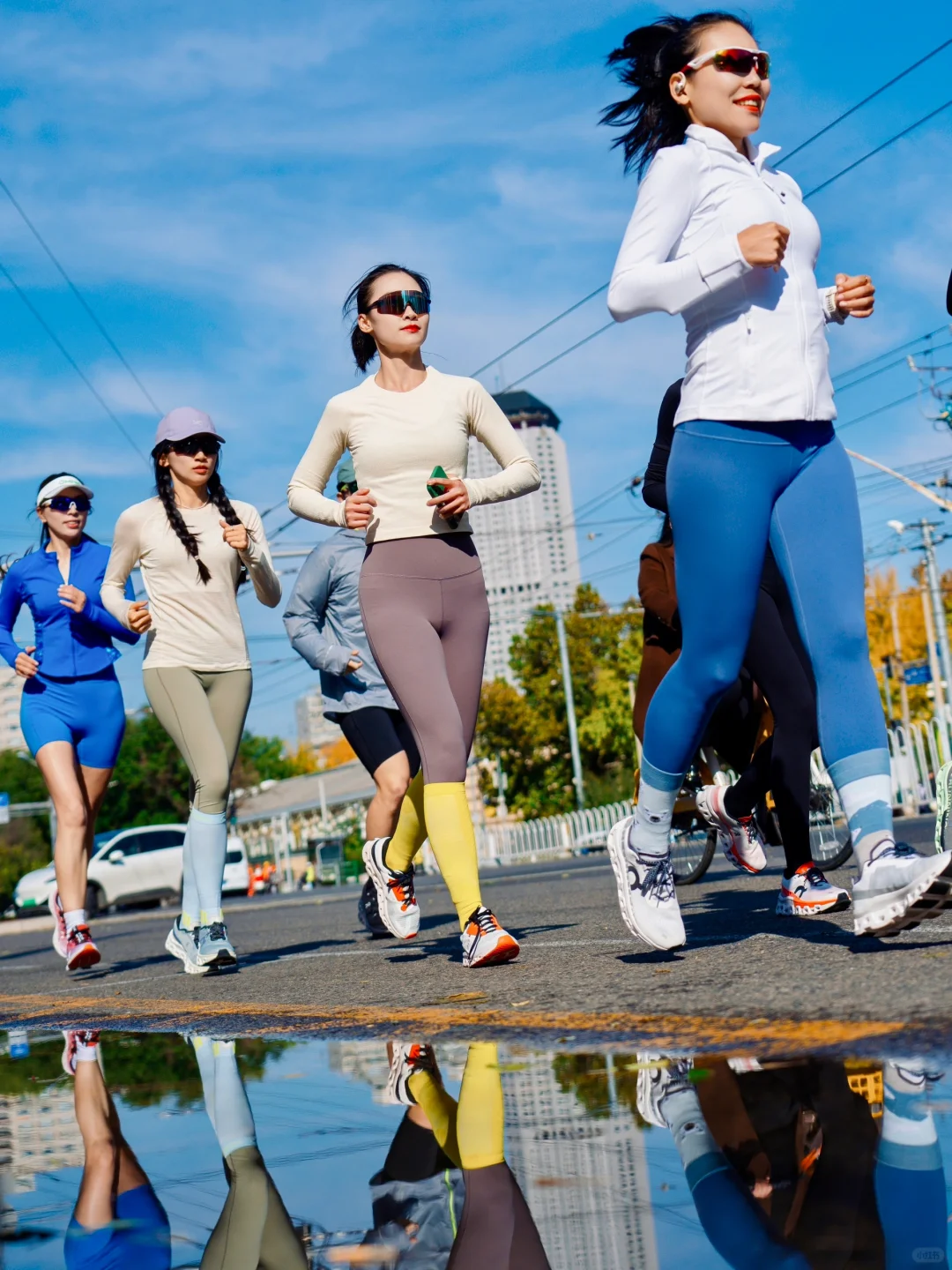 脚穿昂跑，一起跑在北京三里屯