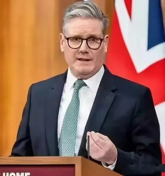 英国传来新消息！
2026年3月30日，英国首相斯塔默宣布，他要在周一和壳牌、英