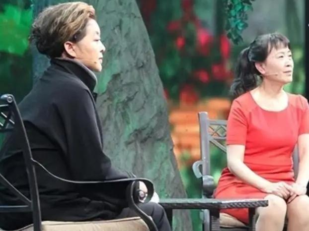 1970年，云南地震时，一名老兵徒手救出了14名女兵，45年后，她们得知这位老兵