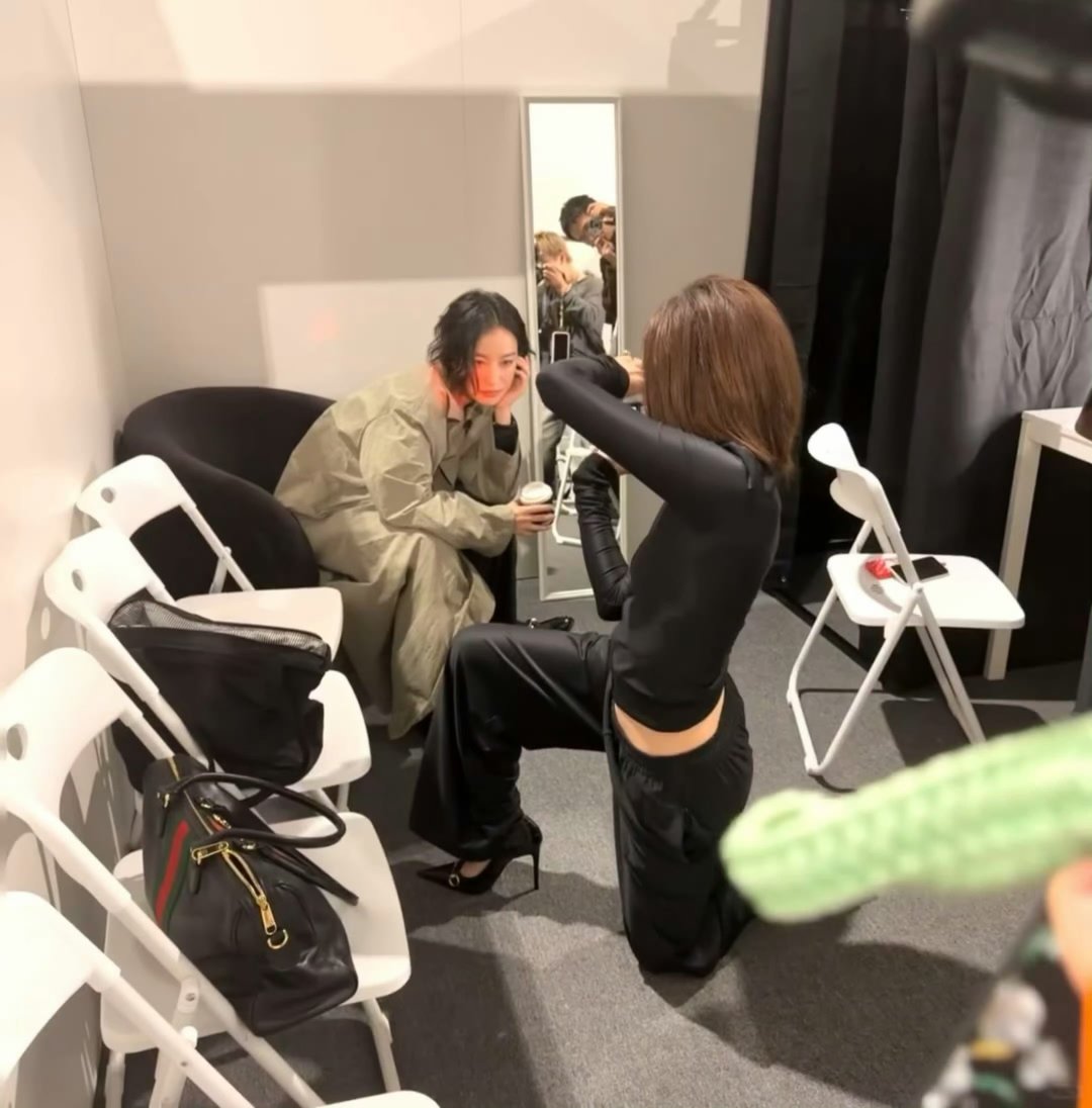 文淇这样给倪妮拍照文淇给倪妮出片的姿势 演我 ​​​