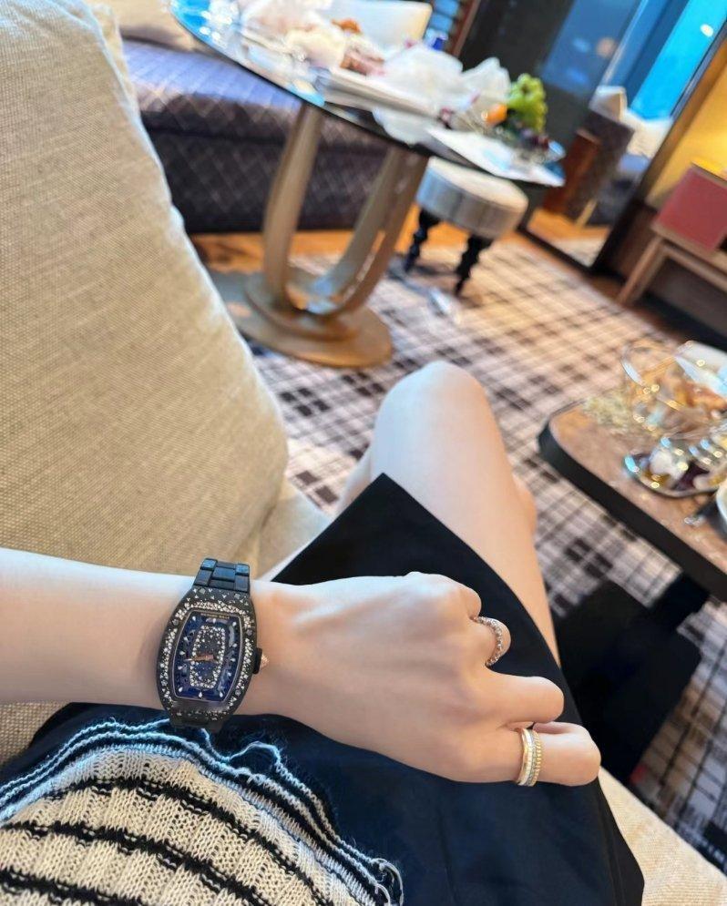 生活不一定要比别人好 但一定要比以前好 . ​​​