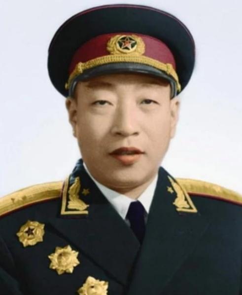 开国少将黄玉昆晚年担任了总政治部副主任。他为人两袖清风，对人对己要求非常严格。有