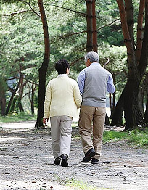 朋友真不是越多越好，尤其对退休人员来说。
从小我们就被灌输“多条朋友多条路”，很