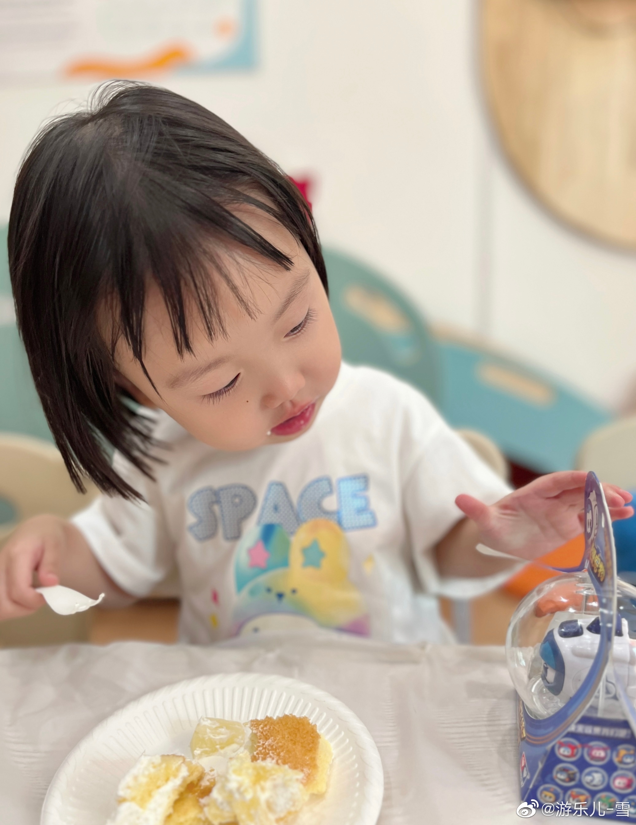 平平淡淡的小日子[微风][微风][微风]可爱的女儿，可爱的狗狗，可爱的餐具。最近