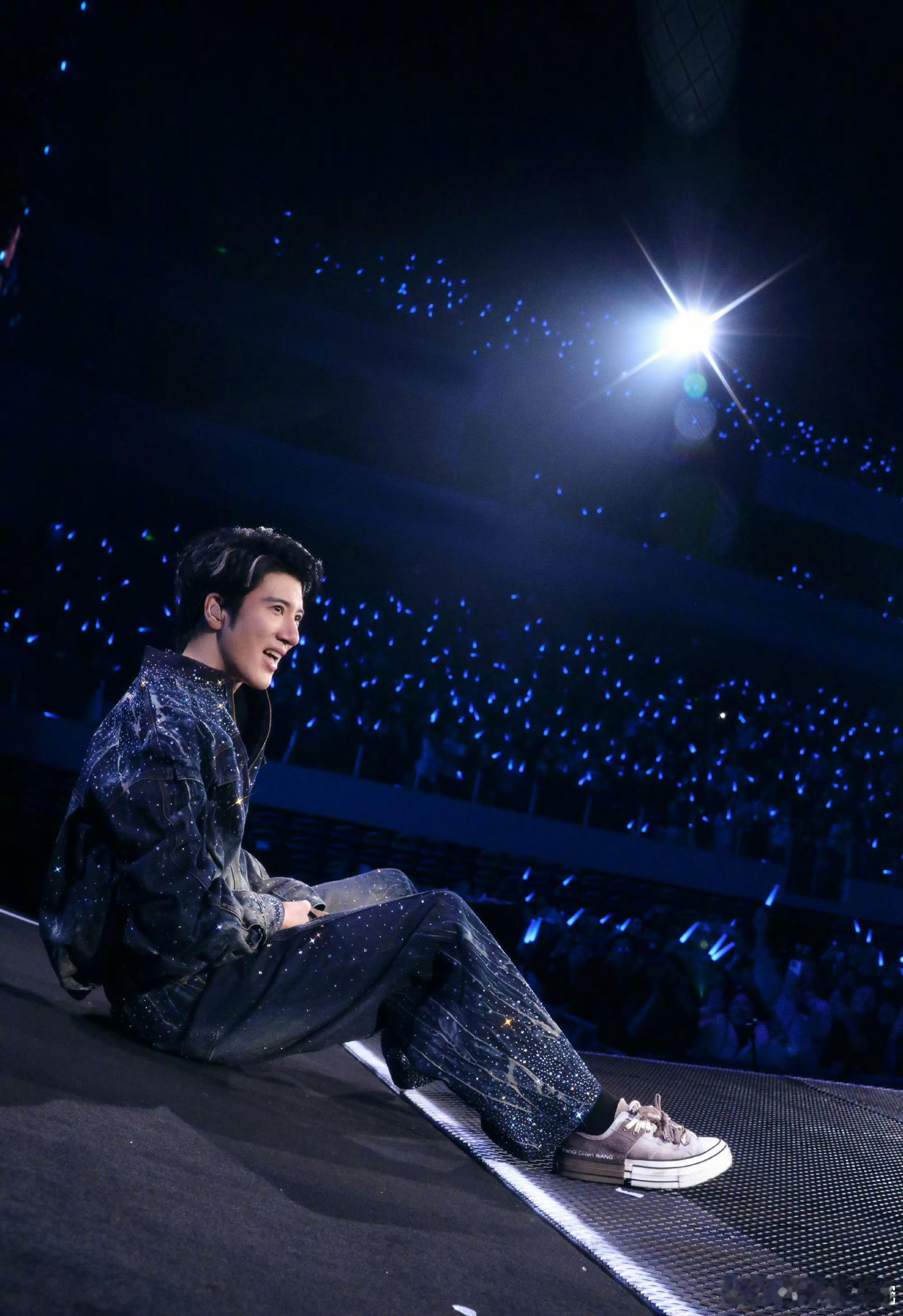 王力宏经济上行的演唱会 这场演出让观众从开场嗨到最后一秒，经典歌曲轮番上阵，现场