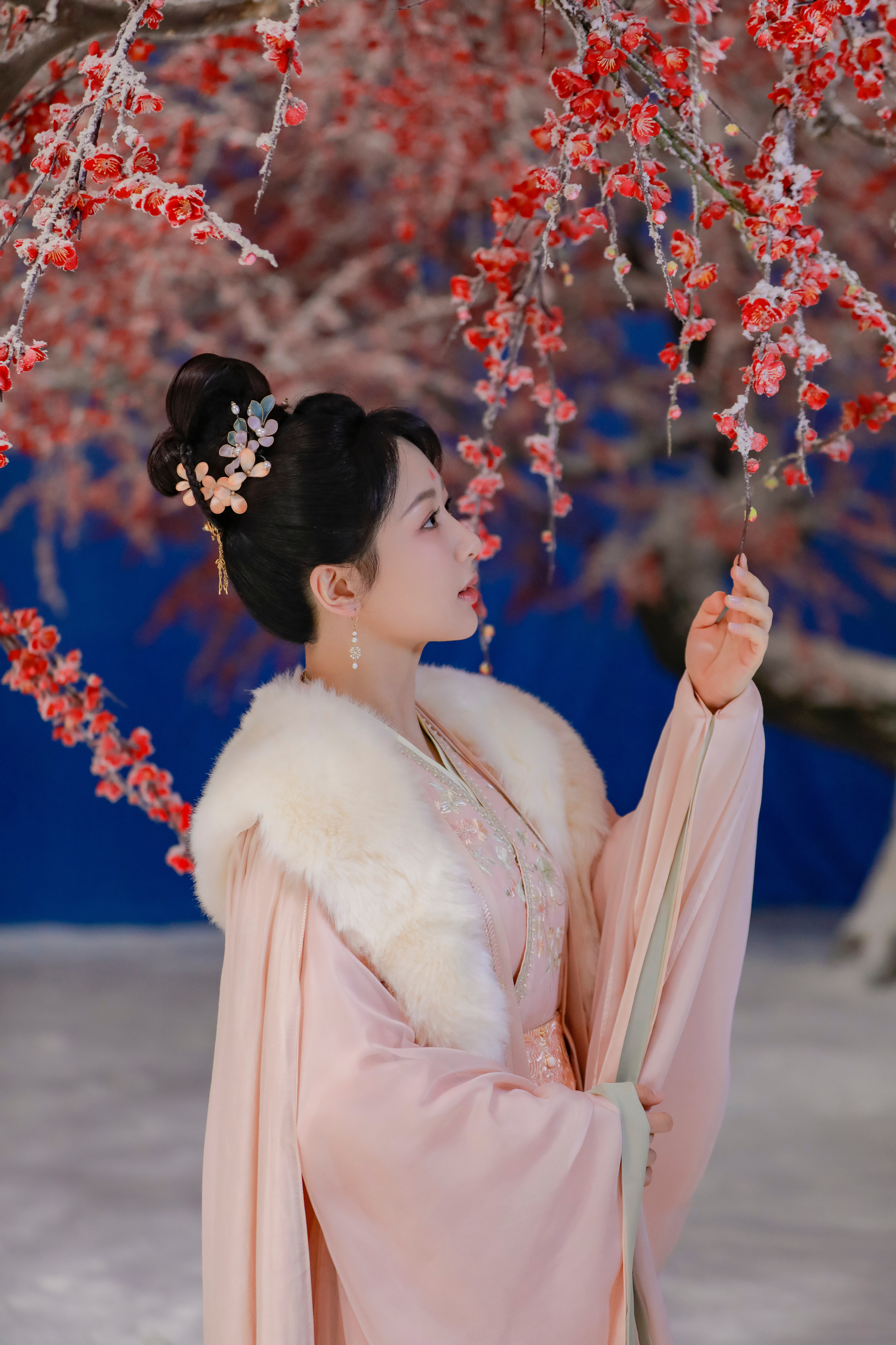 #杨紫[超话]##杨紫小夭# 💜#杨紫长相思# 今天的风很好，阳光也暖得刚刚好