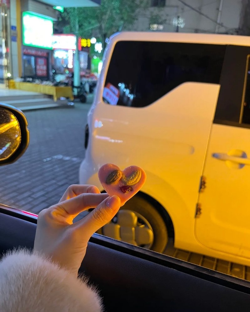 你问成熟是什么：曾经的万箭穿心 现在的风轻云淡 . 