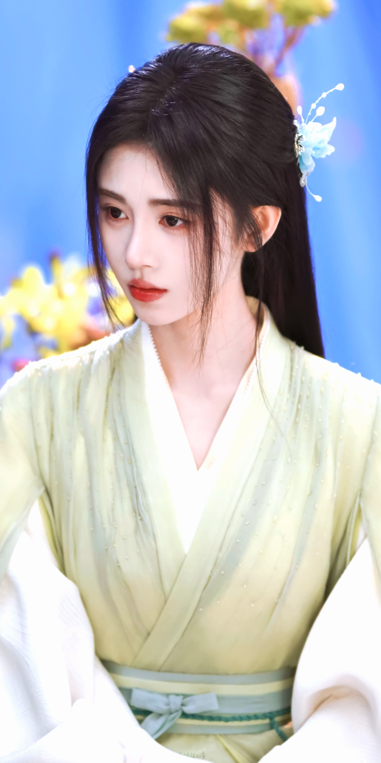 姜黎非｜壁纸尺寸鞠婧祎请念相思剧组喝咖啡