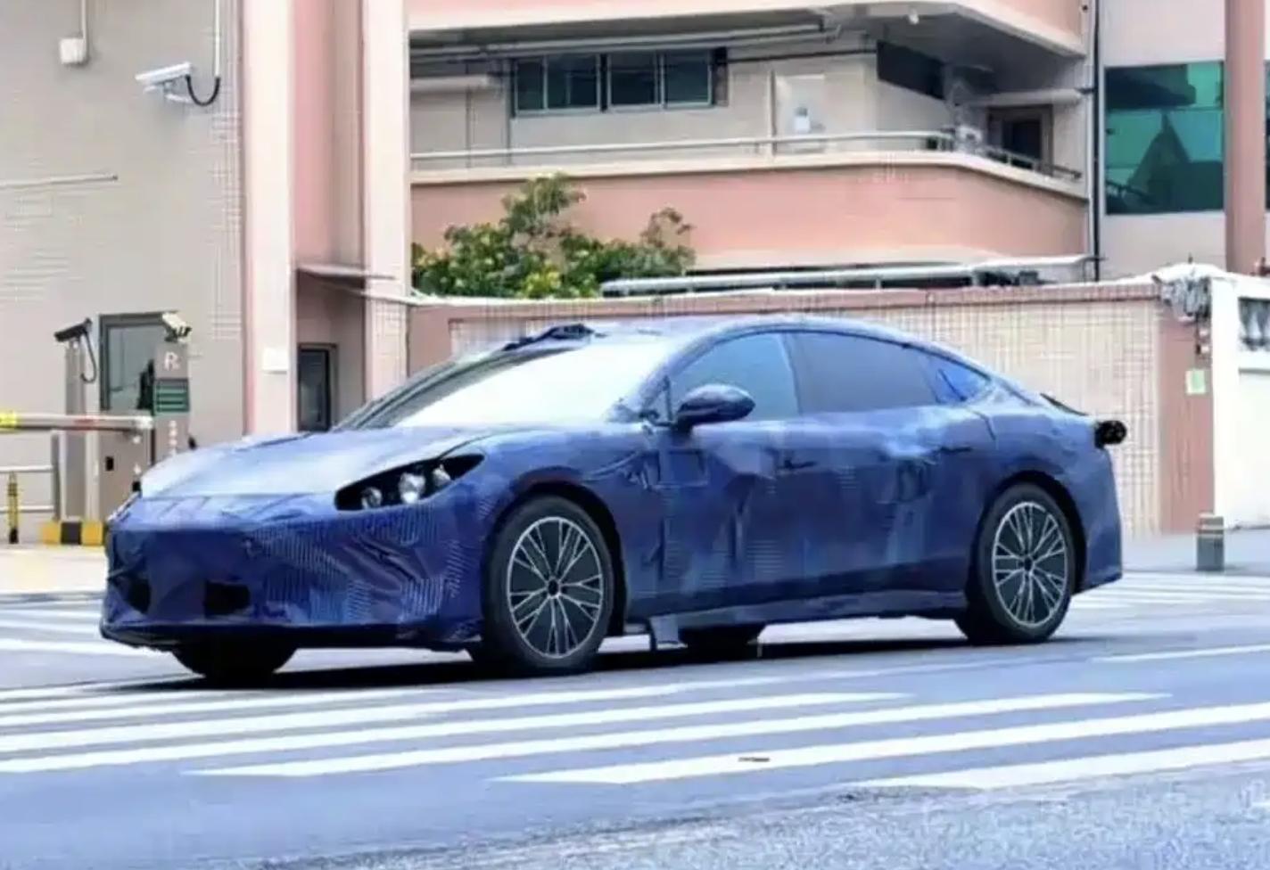 方程豹首款轿车谍照“镁9”，轿跑味儿有了！大v聊车