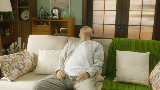 于谦不说相声改说脱口秀了大爷与有爱 于谦变身退休大爷于有艾，刚解锁退休生活就陷入