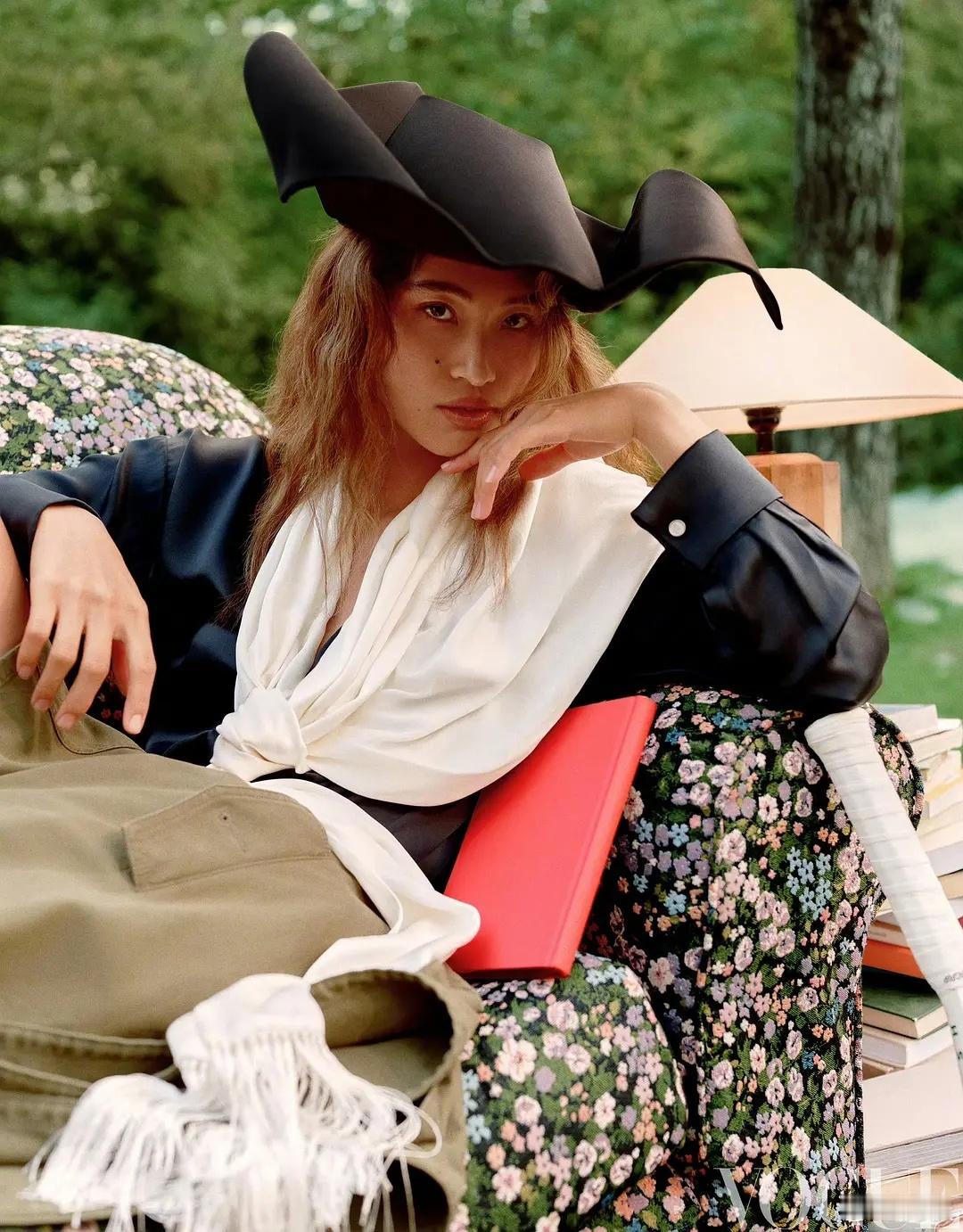 没想到郑钦文拍起时尚杂志来也这么明媚拜托女孩子就应该一直这样自信 