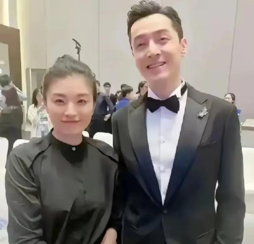 他不声不响就把婚给结了，等所有人都知道的时候，女儿都会打酱油了！更让人意外的是，