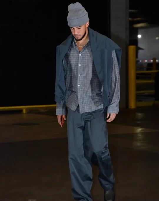 哪套Look是你的最爱
来一组Devin Booker最近的穿搭示范，你们喜欢哪