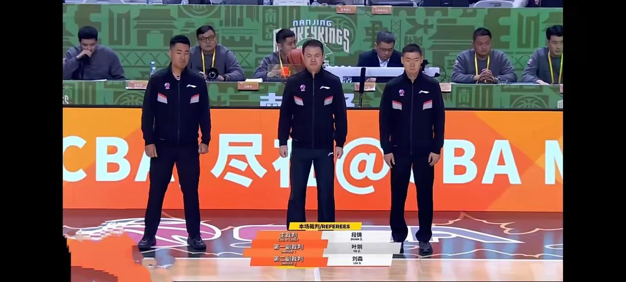 看过昨晚山东高速男篮与南京的比赛之后，有几点如鲠在喉、不吐不快。
最近几个赛季，