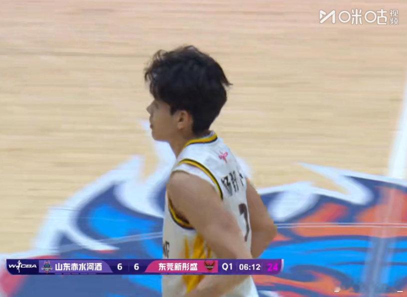 杨舒予杨舒予2025-2026赛季wcba联赛 20251210临沭体育馆的灯光
