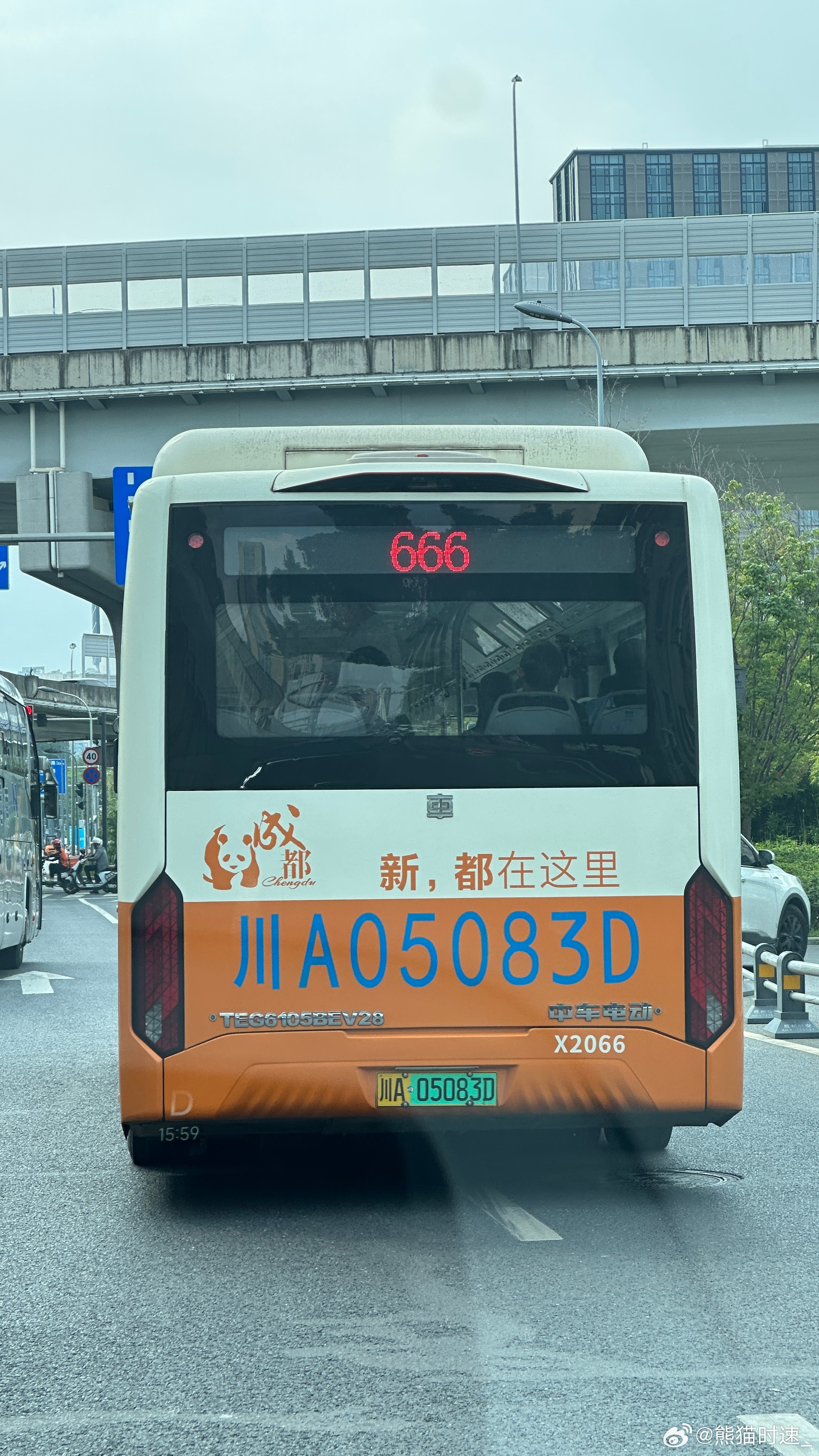 这路公交车坐着是什么感觉？ 