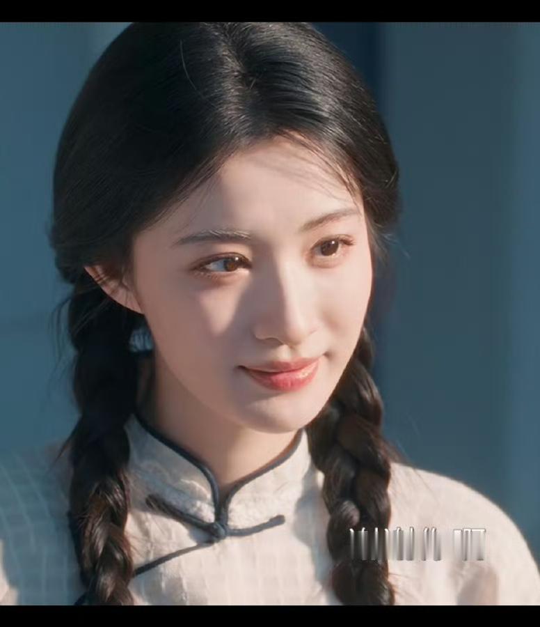 这一秒里王楚然是美的，这种大白光滤镜下还能这么美，是真的纯靠颜值够硬，但凡骨相皮