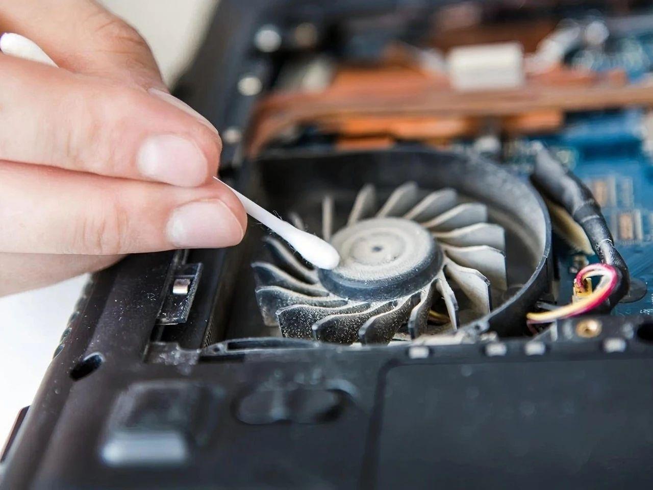 你的笔记本该"洗澡"了！这样操作，让老电脑再战三年！你手里的笔记本是不是越来越烫