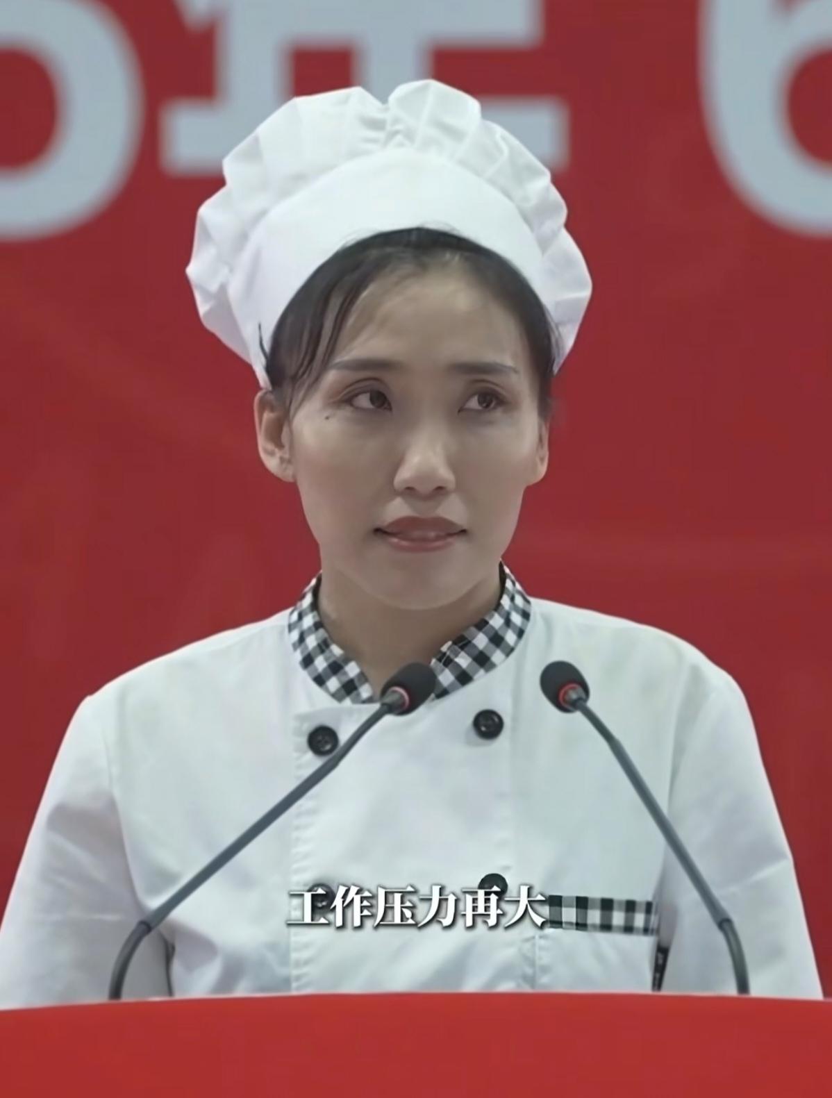 一勺菜，盛满的不是饭，是整颗心！

一个食堂阿姨，上了新闻联播，去了春晚彩排。这