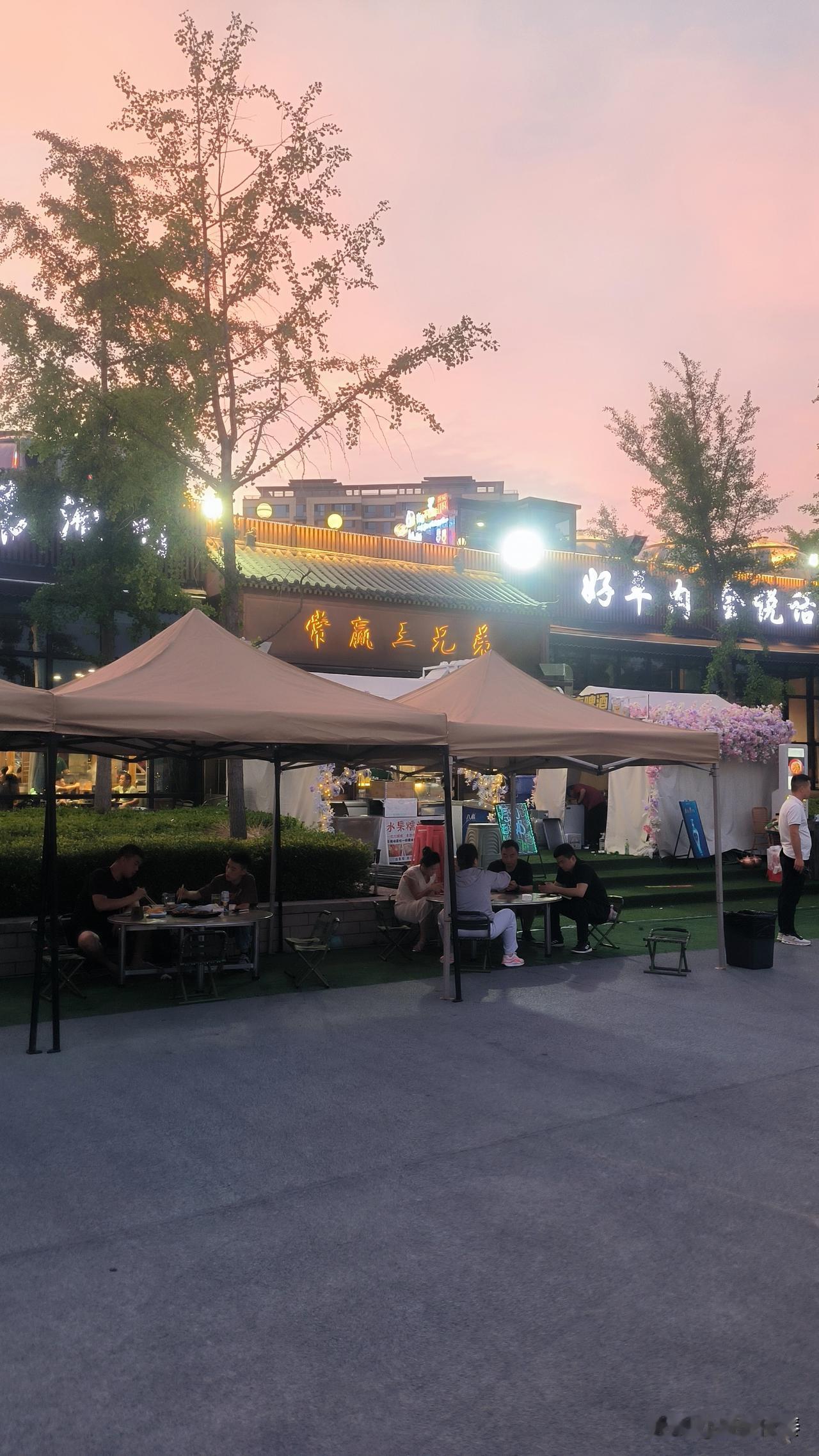 坐标：保定东湖北湖岸边

时间：2026年7月18日 7:50

开业两年半的“