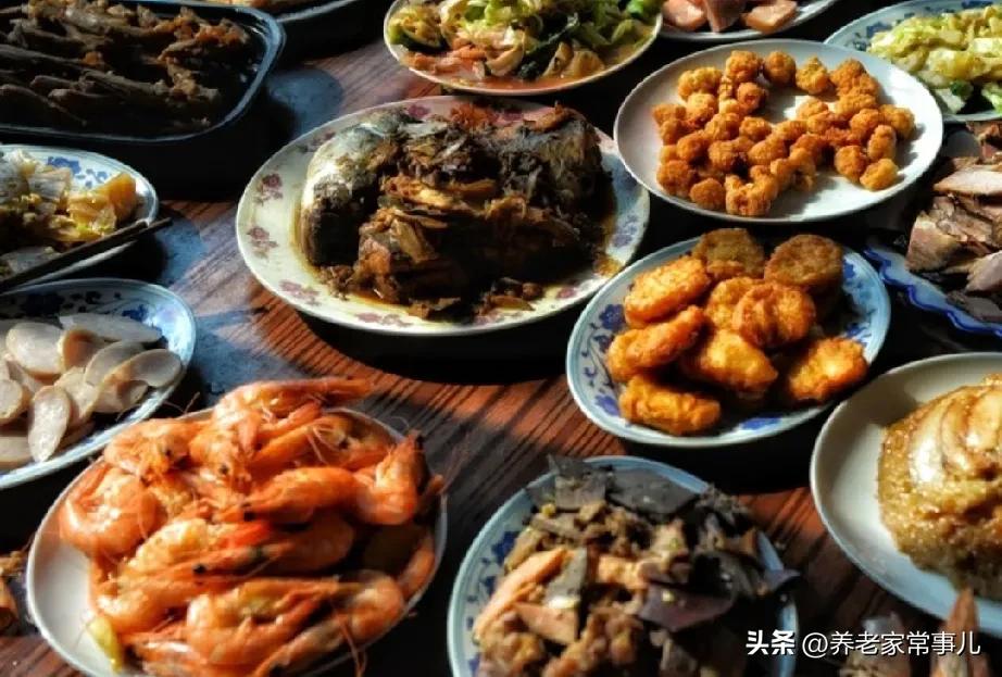 人老了，有谁还敢胡吃海喝呢？只能被动的吃喝，身体允许你吃啥你就吃点啥吧。
 
年