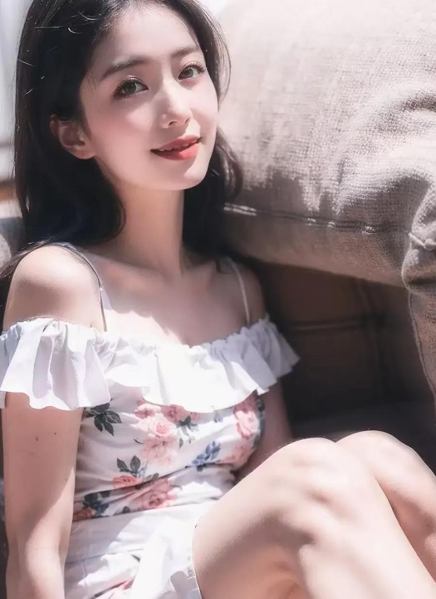 小刘和小李的相遇，就像是一场温暖的邂逅。他们都是孤独的奋斗者，直到那天，他们在公