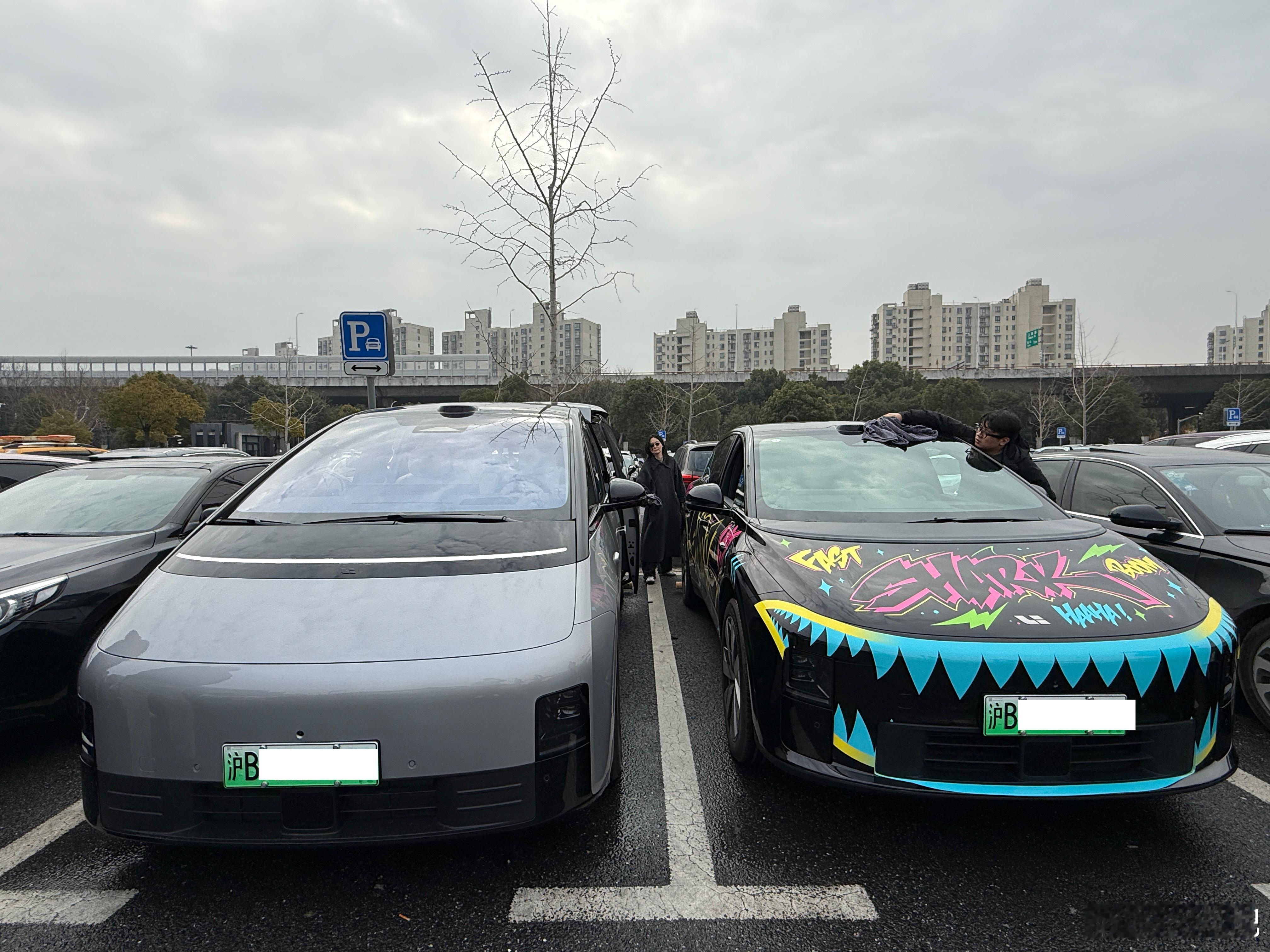 和北京基地的白ONE比，谁的流量高这台小鲨鱼谁还没见过实车理想汽车理想i6理想M