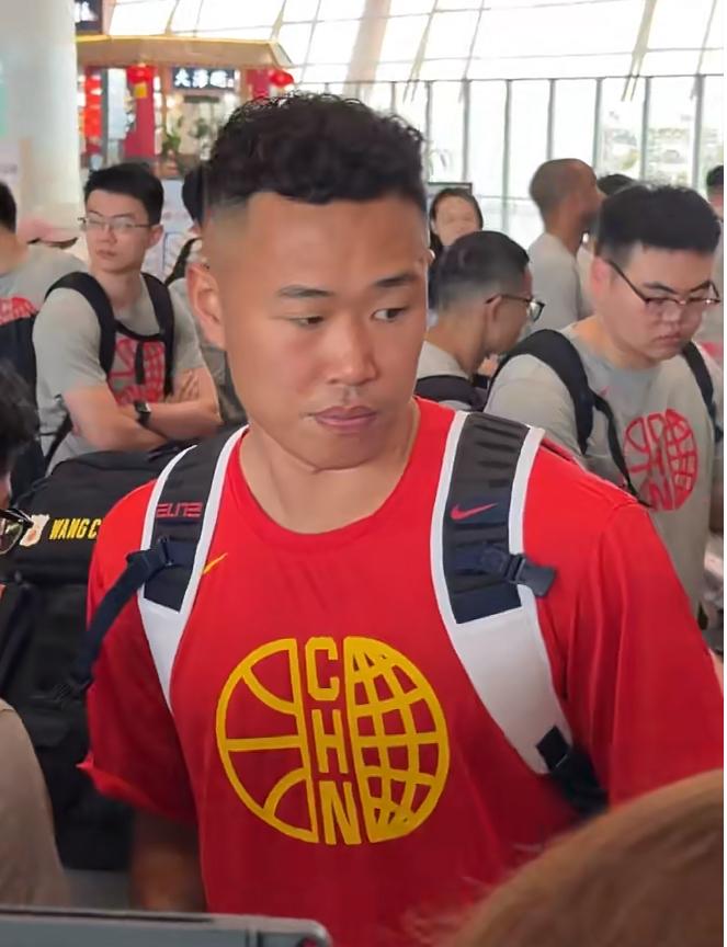 中国男篮启程杭州备战与荷兰、澳大利亚男篮热身赛，以检验近期训练成果。

6月19