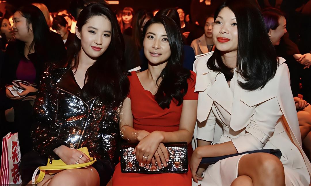 最近我在读一本神奇的书——《秘密》，是讲吸引力法则如何运用的书。早在19年，我就