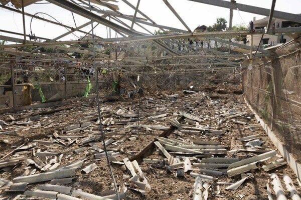 以色列埃什塔奥勒（Eshtaol）地区遭受弹道导弹袭击后的破坏景象，画面中可见坍