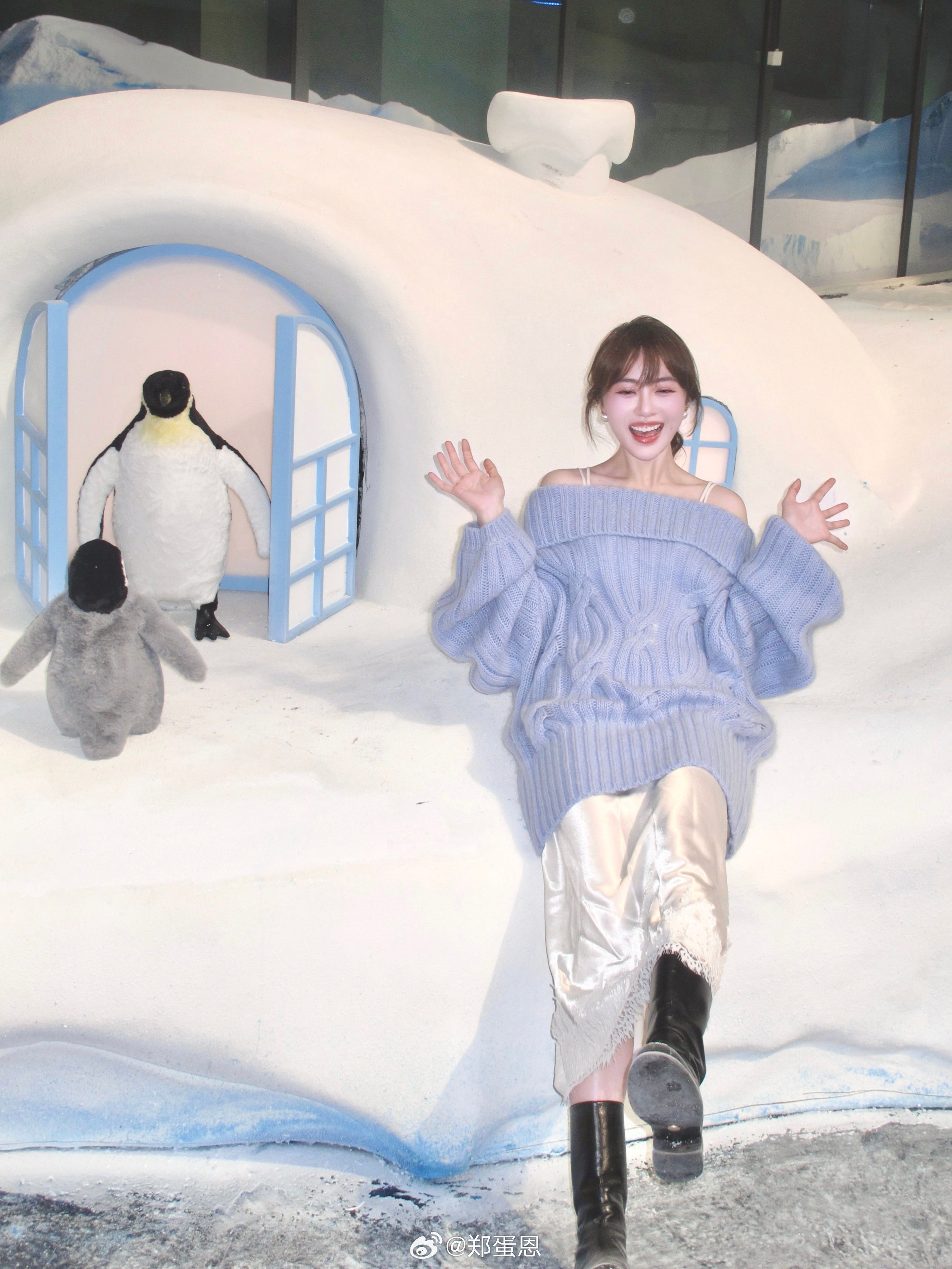 和朋友约了一起去玩雪☃️！不得不说露肩毛衣这种时尚单品就是为深圳这种城市设计的低