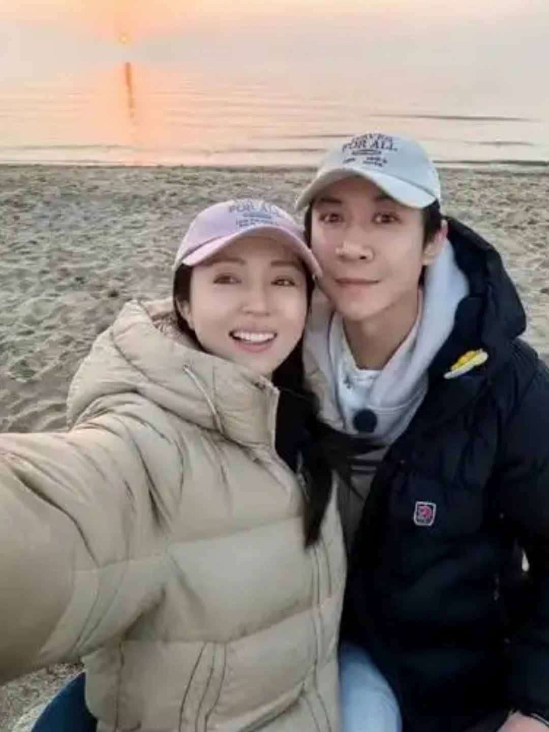 董璇说不会把钱都给张维伊 节目里，雪花女神龙董璇谈到婚后二人的财富如何处理时，“