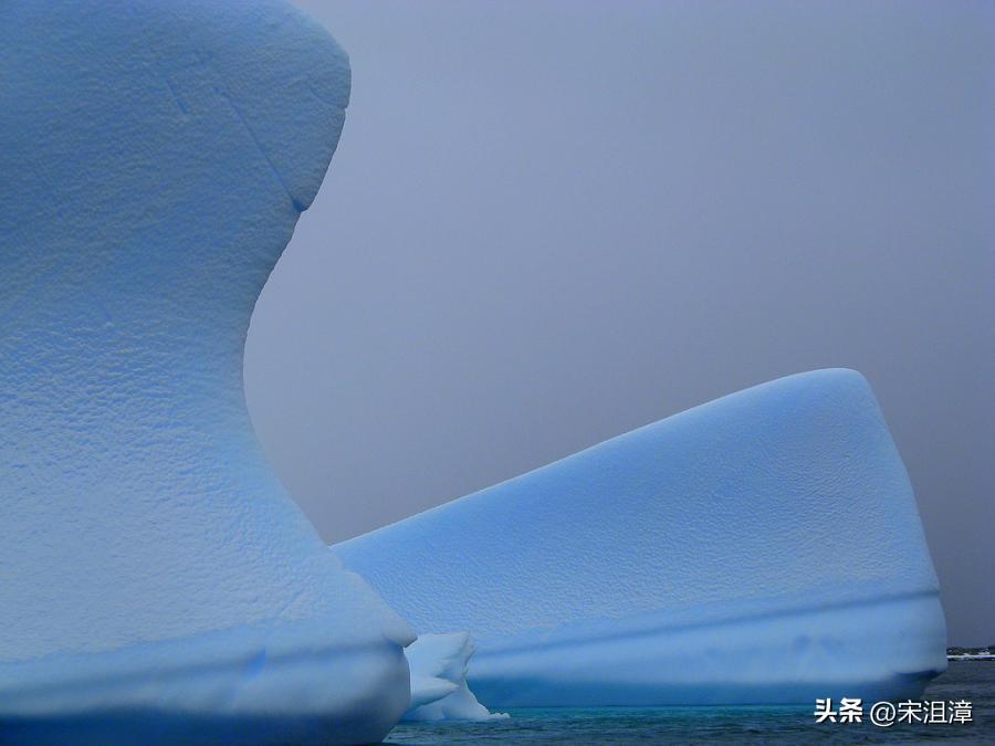 中宗与武三思：皇后床上的赌局
唐中宗李显复位后，纵容韦皇后与武三思私通。有一次，