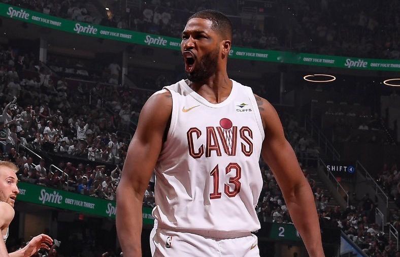 Woj：特里斯坦-汤普森一年合同重返骑士据NBA名记Woj报道，自由球员中锋特里