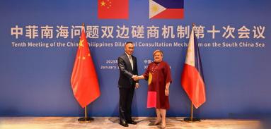 菲律宾这次主动到中国，这次他们是真想明白了，这次不谈矛盾只谈合作。
 
要知道现