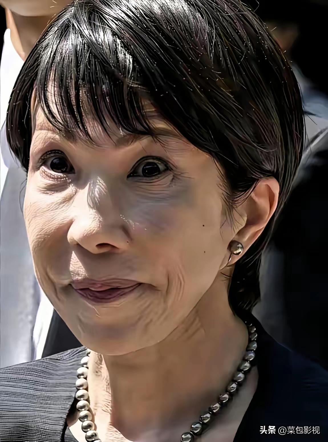 高市早苗长期参拜靖国神社、美化侵略历史，还在台湾问题上频频发表错误言论，粗暴干涉