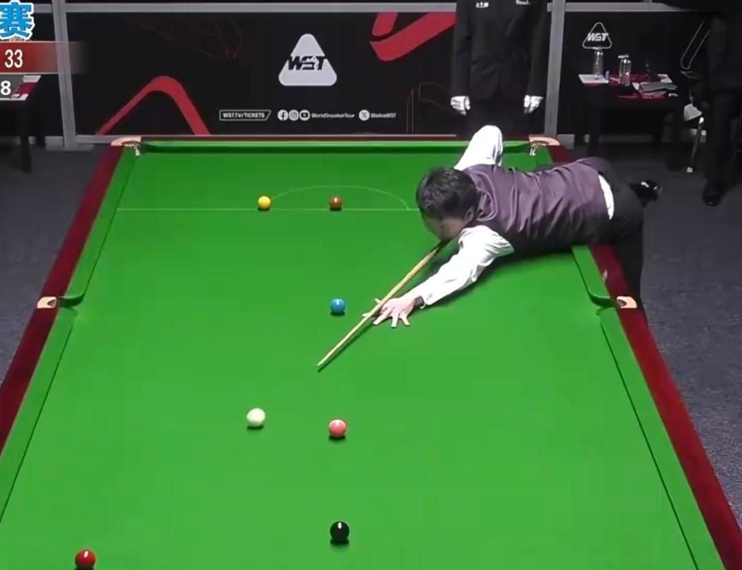 周跃龙又输了
斯诺克英国公开赛资格赛
周跃龙3：4不敌杰米罗伯逊，继昨天中国公开