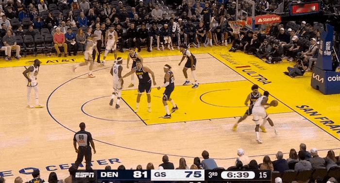 聪明球！库明加这球传得妙！
在今天NBA常规赛勇士对阵掘金的第三节比赛中，库明加