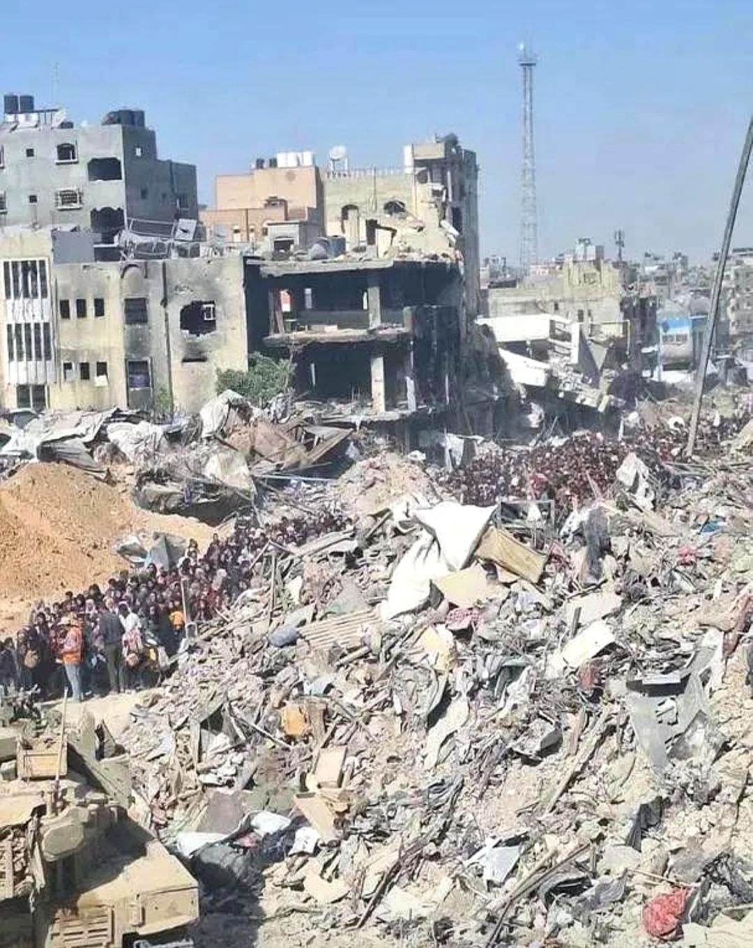 看看当下战火纷飞的伊朗，人民艰难的求生存，苦不堪言。

       再看看我们